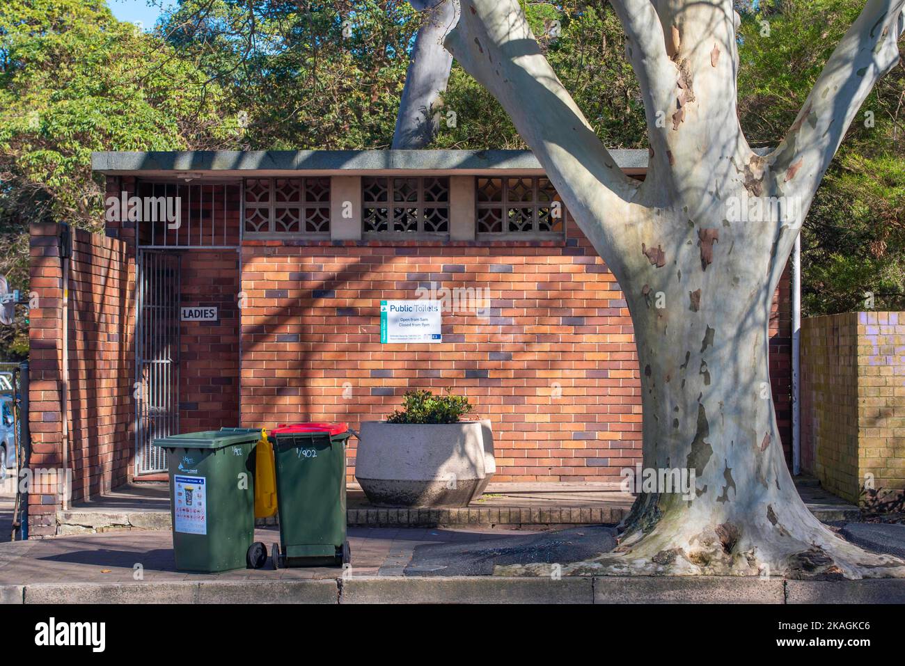 A brick and breeze block public toilet facility on Botany Road in Mascot, Sydney, Australia Stock Photo
