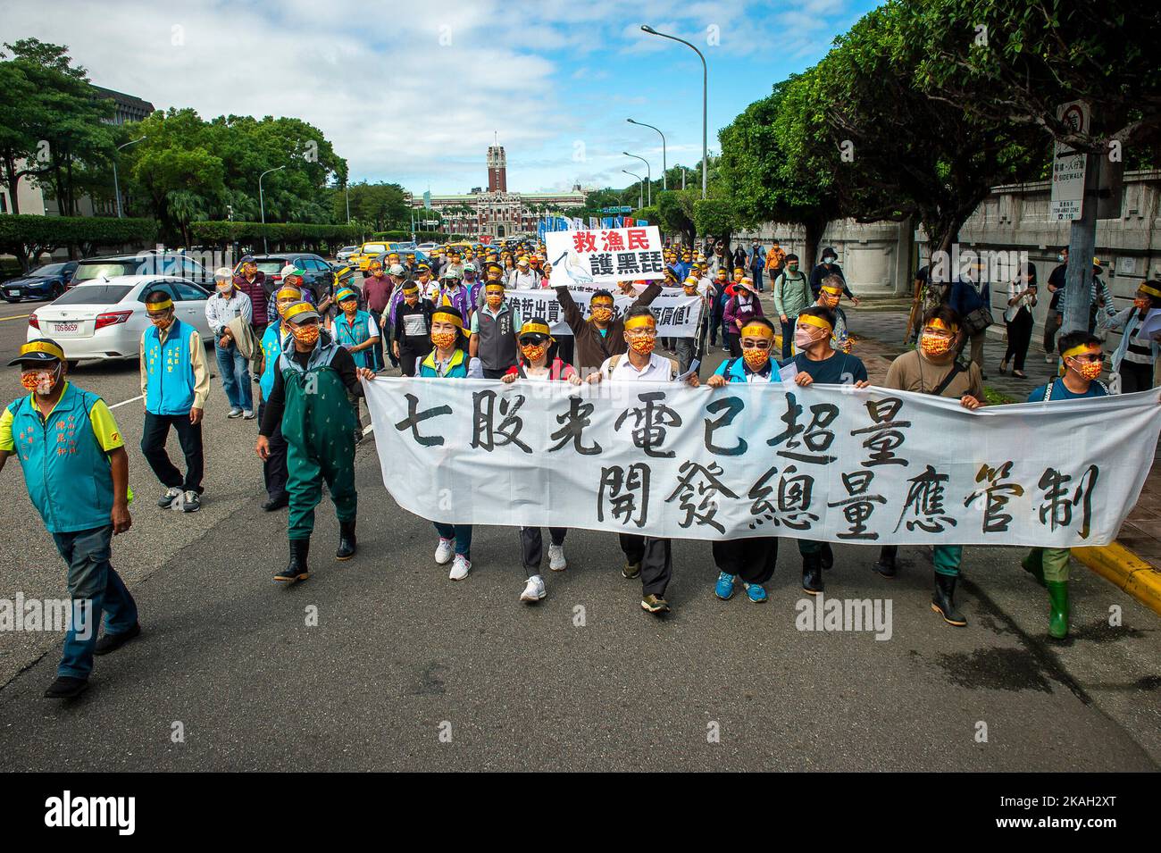 Taipei. 03rd Nov, 2022.  Rescue Seven Lands Union Group protest in front of the Taiwan president's office against construction of solar plants in Taipei, Taiwan on 03/11/2022 Protesters say the planned expansion of solar power plants will take up a tenth of their land and lead to the destruction of agriculture and fish farming in the region. by Wiktor Dabkowski Credit: dpa/Alamy Live News Stock Photo