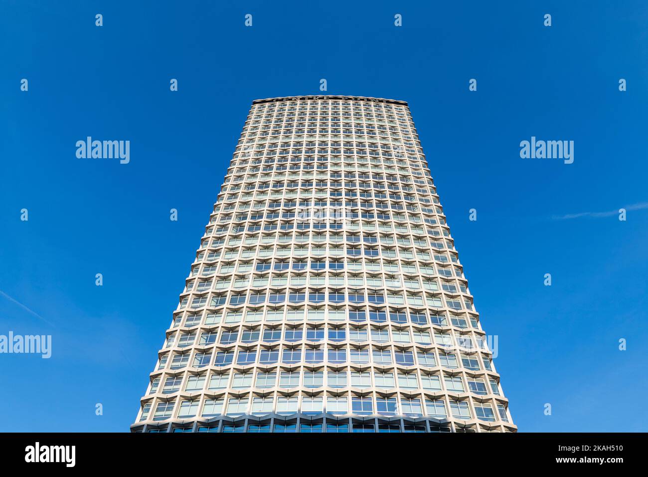 Centre Point skyscraper, at the junction of Charing Cross Road, Oxford Street, Tottenham Court Road and New Oxford Street, London, UK.  The 117 m (385 Stock Photo