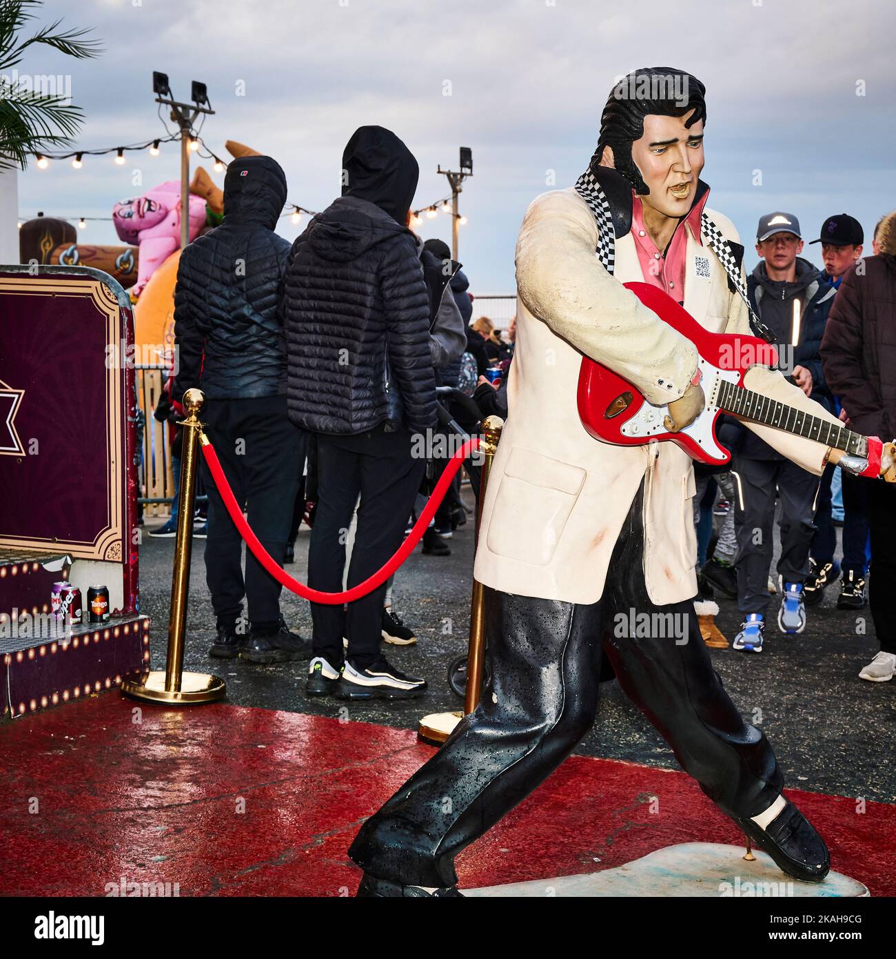 Model of Elvis Presley outside Central Pier Showbar in Blackpool Stock Photo