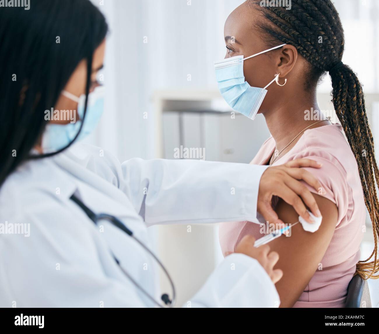 Nurse female patient mask hi-res stock photography and images - Alamy