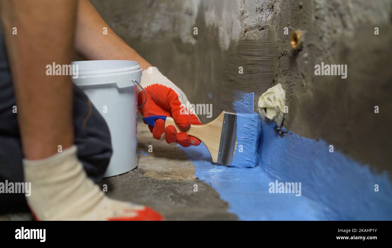 Bathroom floor waterproofing. Waterproofing the floor with a brush