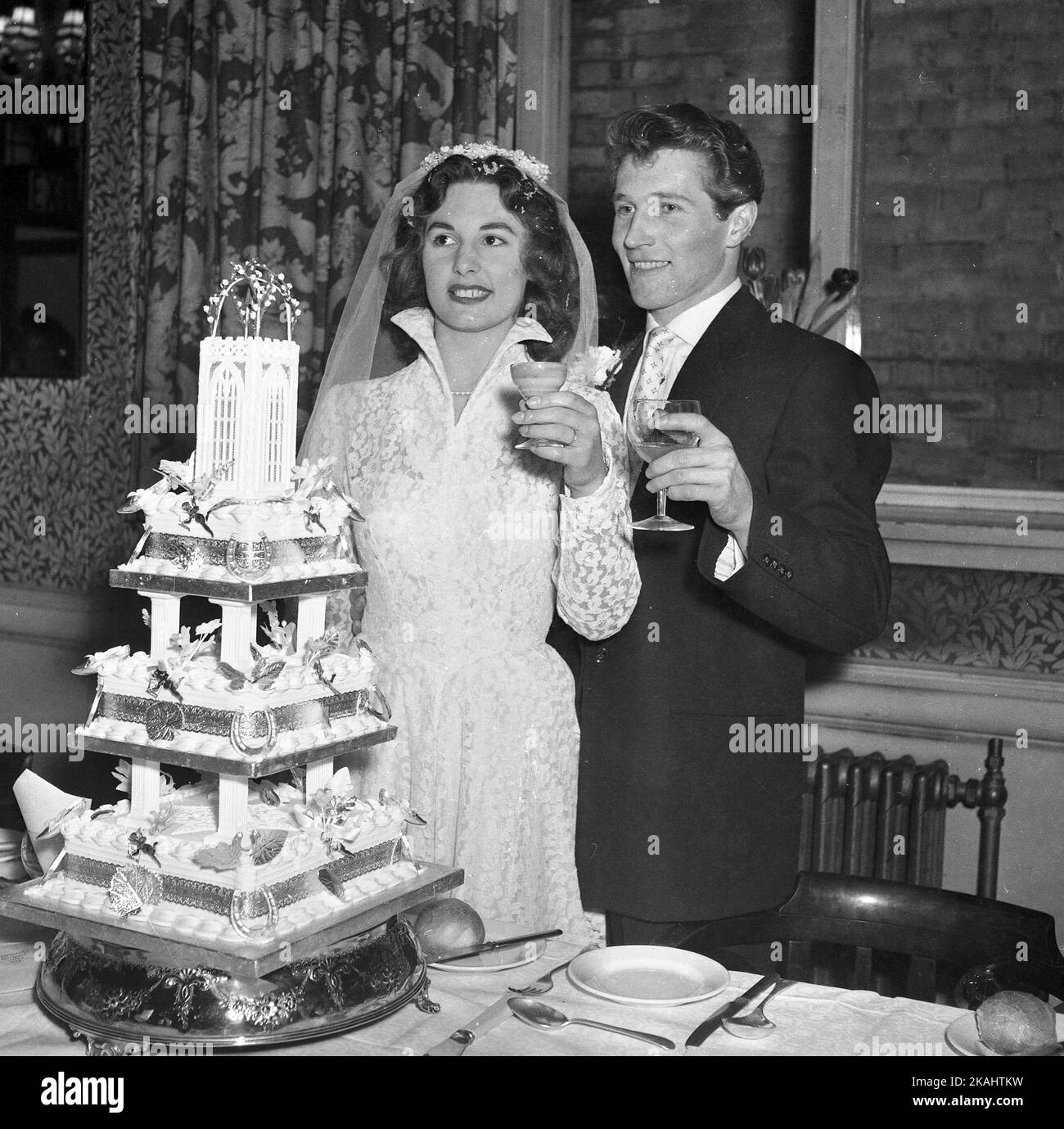 Wedding Day of Mr & Mrs Francis of 23 Myrtle Road, London E17 c1952 A toast to the Bride and Groom by the spectacular wedding cake  Photo by Tony Henshaw Archive Stock Photo