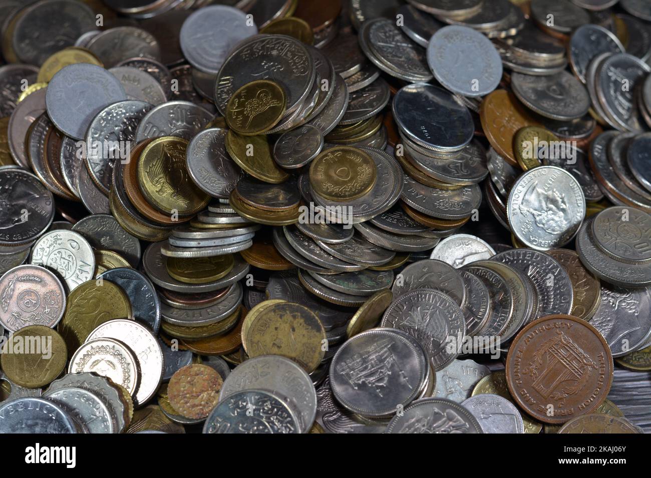 25 COINS FROM DIFFERENT ASIAN COUNTRIES. OLD VALUABLE COLLECTIBLE COINS