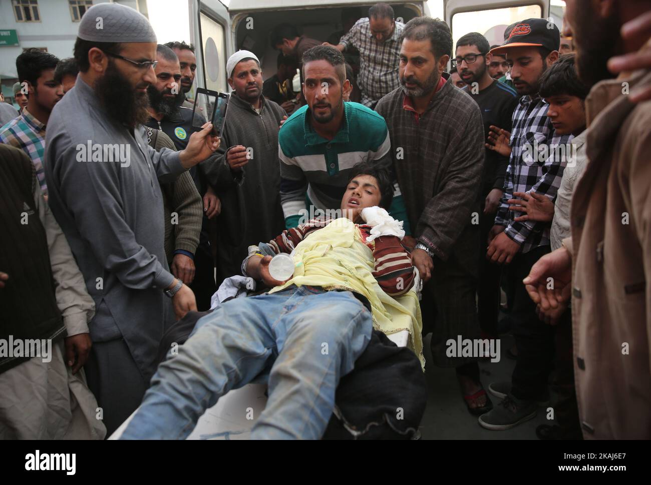 Kashmiri people take a wounded person to a local hospital in Srinagar, summer capital of Indian-controlled Kashmir, April 15, 2016. A teenager was killed and several others wounded Friday after army troops fired on civilians during protests in Indian-controlled Kashmir, officials said. (Xinhua/Javed Dar) ****Authorized by ytfs****  (Photo by Xinhua) Stock Photo