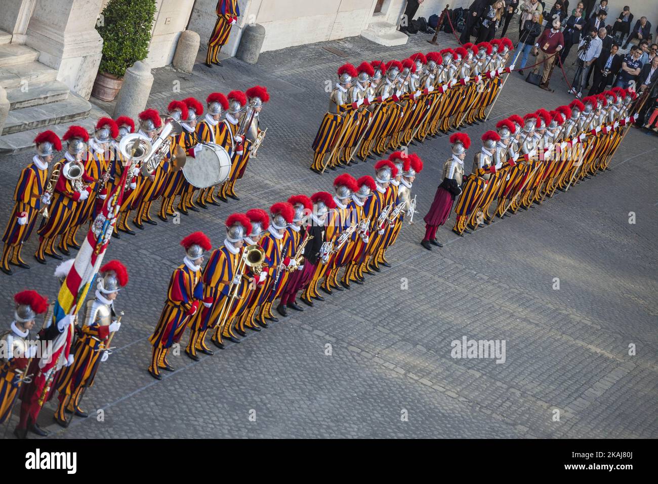 Swiss Guards take part in a swearing-in ceremony   in San Damaso Courtyard, Vatican on May 06, 2016. The annual swearing-in ceremony for the new papal Swiss Guards takes place on May 6, commemorating the 147 who died defending Pope Clement VII on the same day in 1527 during the sack of Rome.(Photo by Giuseppe Ciccia/NurPhoto) Stock Photo