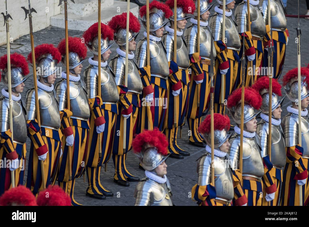 Swiss Guards take part in a swearing-in ceremony   in San Damaso Courtyard, Vatican on May 06, 2016. The annual swearing-in ceremony for the new papal Swiss Guards takes place on May 6, commemorating the 147 who died defending Pope Clement VII on the same day in 1527 during the sack of Rome.(Photo by Giuseppe Ciccia/NurPhoto) Stock Photo