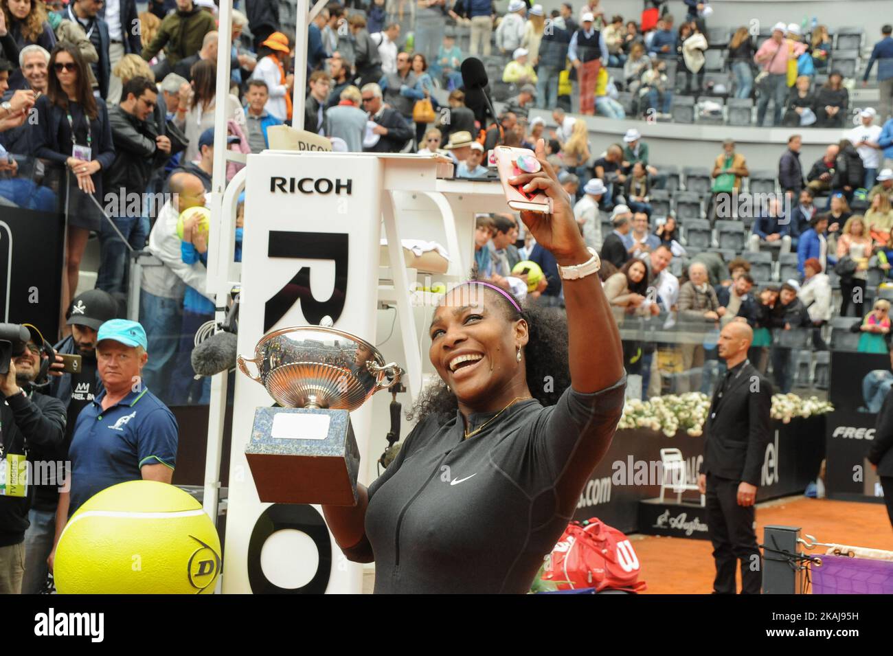 Serena Williams (USA) helds the Internazionali d'Italia Cup for winning the WTA Final match Williams (USA) vs Keys (USA) at the Internazionali BNL d'Italia 2016 at the Foro Italico on May 15, 2016 in Rome, Italy.  (Photo by Fabio Averna/NurPhoto) *** Please Use Credit from Credit Field *** Stock Photo