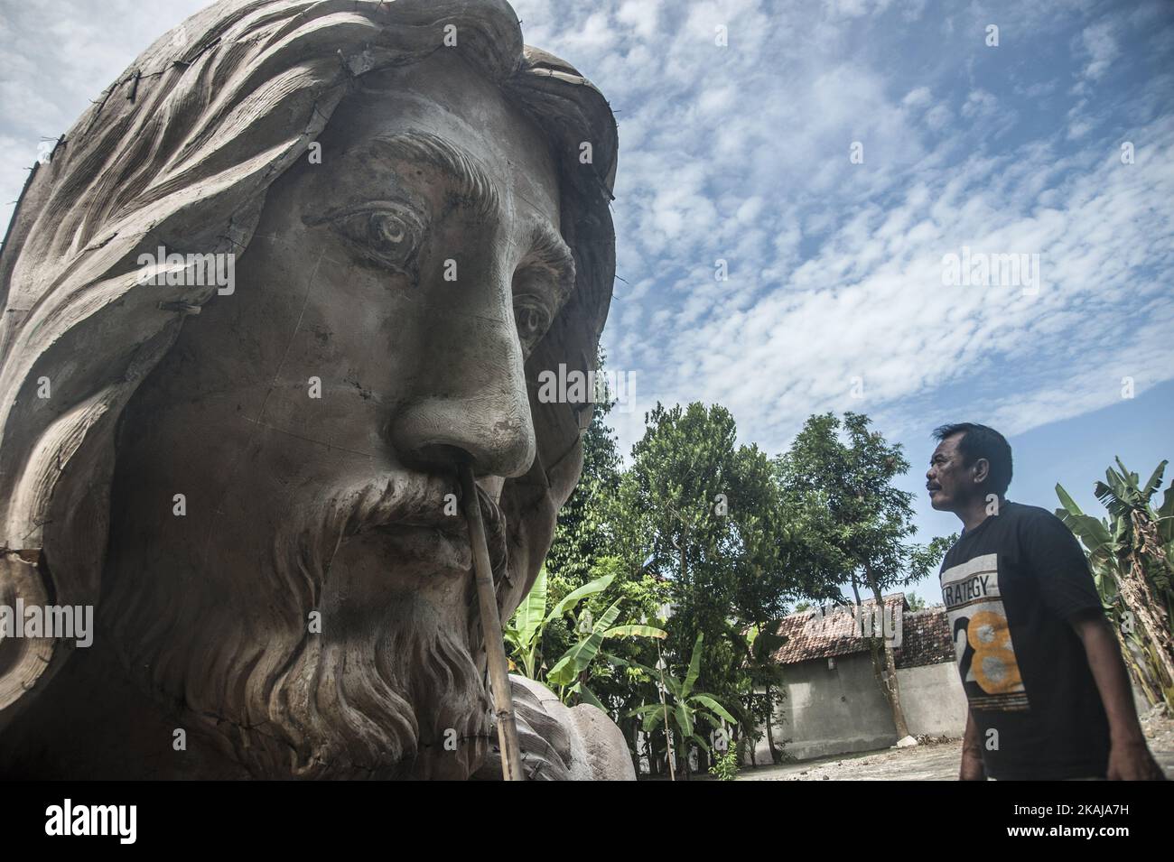 Suwarto (57) with his work head Jesus Christ statue with a height of 9 meter in Bantul, Yogyakarta, Indonesia, on June 1, 2016. (Photo by Pradita Utana/NurPhoto) *** Please Use Credit from Credit Field *** Stock Photo