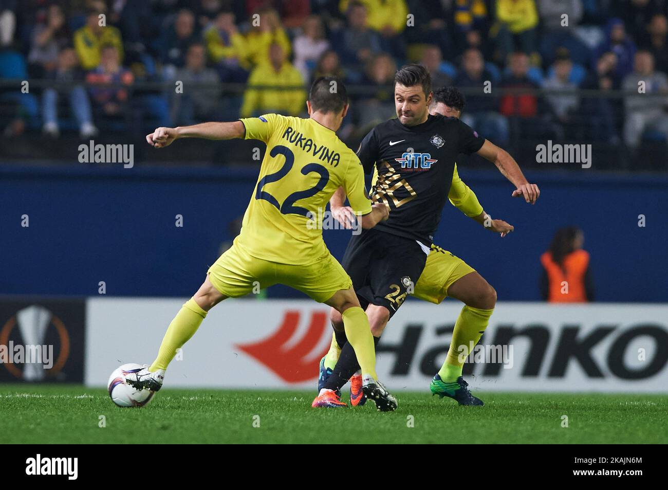Antonio Rukavina of Villarreal CF in action against Raul Rusescu of Osmanlispor FK during the UEFA Europa League Group L football match between Villarreal CF and Osmanlispor FK at El Madrigal Stadium, on November 3, 2016. (Photo by Maria Jose Segovia/NurPhoto) *** Please Use Credit from Credit Field *** Stock Photo