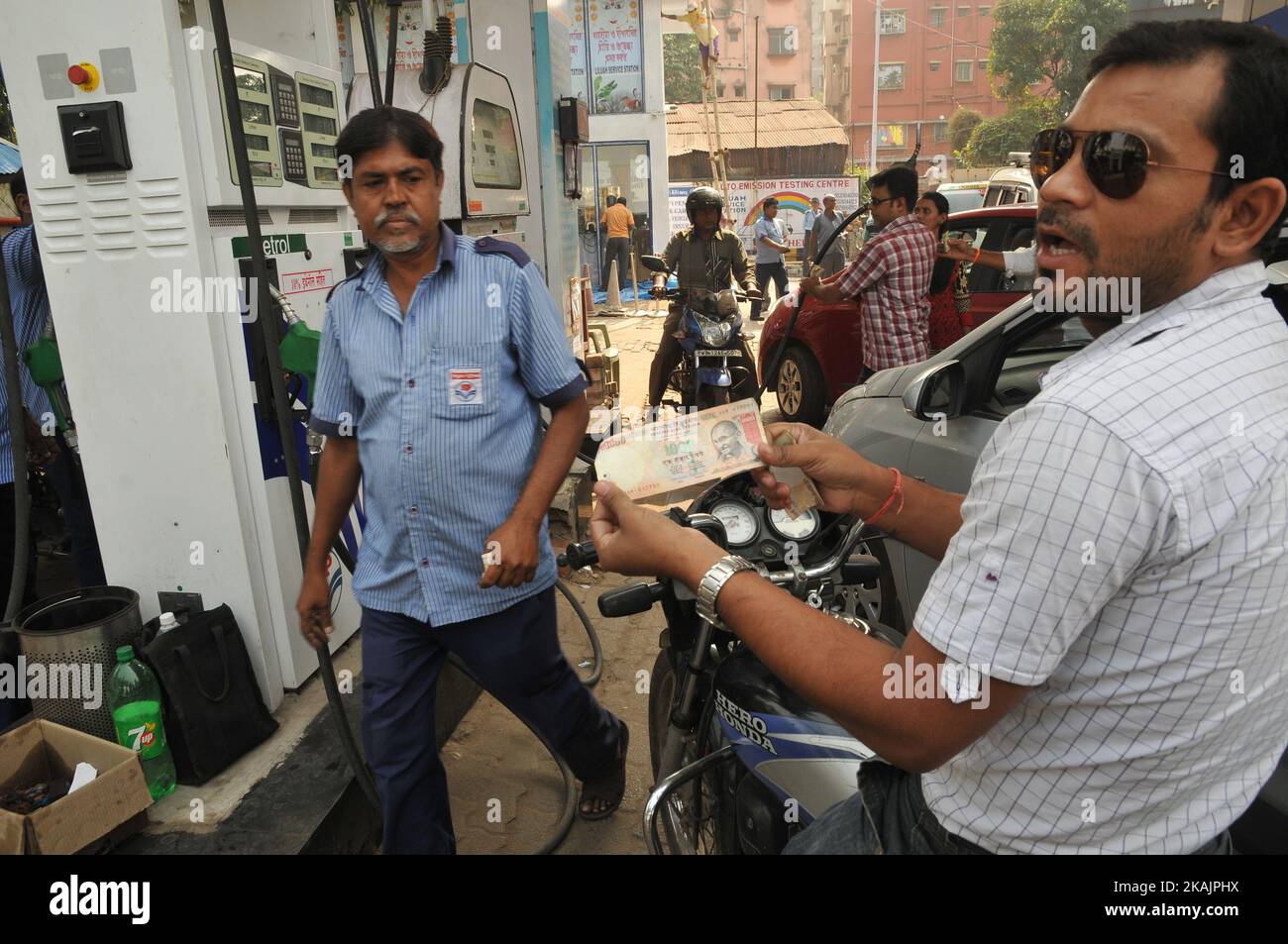 Indian Customer Showing RS 1000, HP PETROL PUMP dealers  not to accept Rs. 500 and 1000 Indian currency, A close-up view of a 1000 Rupee note after India's Prime Minister Narendra Modi announced the discontinuation of 500 and 1000 Rupee currency notes as legal tender as of  yesterday midnight in a bid to curb corruption, black money and fake currency, on November 9, 2016 in Kolkata, India. India will soon be introducing new notes of 2000 and 500 Rupee denominations that will be Braille compliant.  (Photo by Debajyoti Chakraborty/NurPhoto) *** Please Use Credit from Credit Field *** Stock Photo