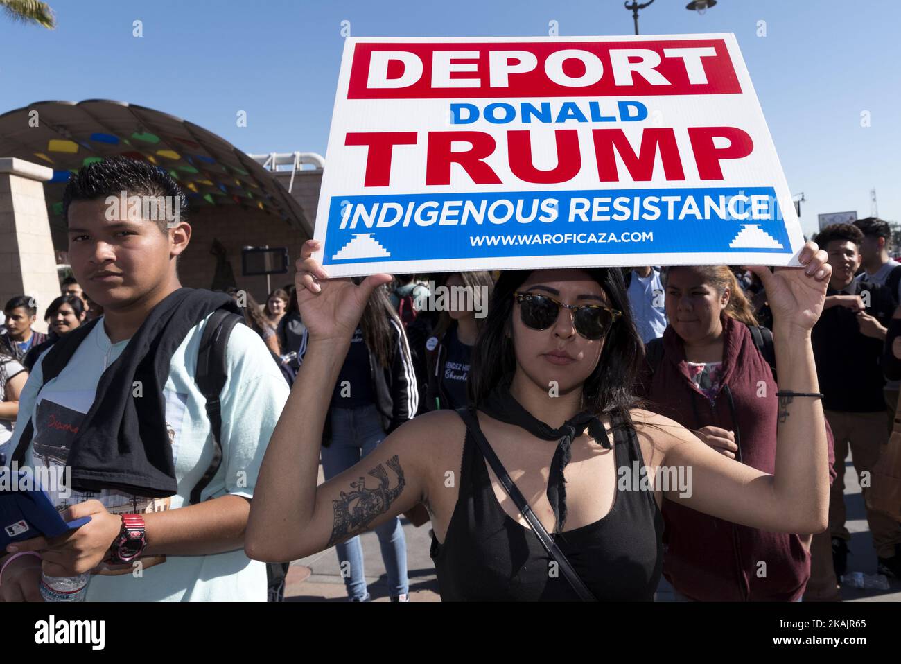 Hundreds of Los Angeles high school students walkout of classes to ...