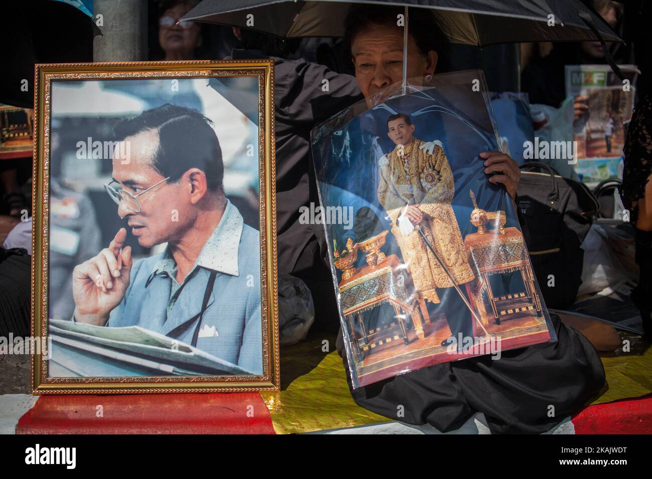 People gather front of the Grand Palace while holding portraits of Thailand's new King Maha Vajiralongkorn and his late father Bhumibol Adulyadej, as they wait for him to leave the Grand Palace in Bangkok, Thailand on December 02, 2016. Crown Prince Maha Vajiralongkorn became the new King of Thailand late on December 01, 2016, which open a new era in a country that still mourning the death of the late Bhumibol Adulyadej. (Photo by Guillaume Payen/NurPhoto) *** Please Use Credit from Credit Field *** Stock Photo