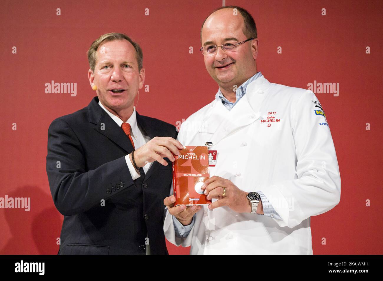 International Director of the Michelin Guide Michael Ellis awards with first star Chef Manfred Schwarz during the presentation of the Michelin Guide Germany 2017 in Berlin, Germany on Dezember 1, 2016. (Photo by Emmanuele Contini/NurPhoto) *** Please Use Credit from Credit Field *** Stock Photo