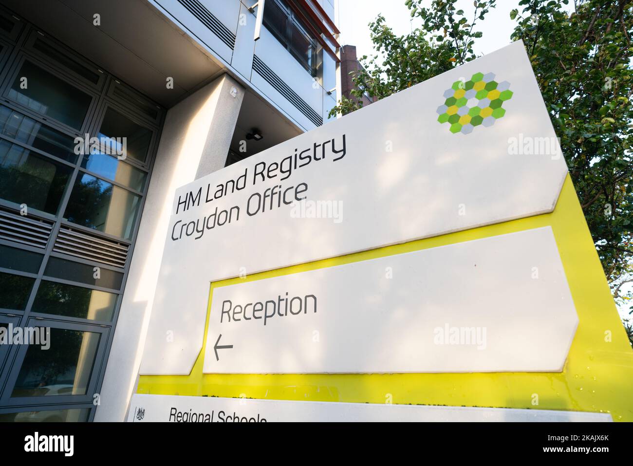 the-hm-land-registry-office-in-croydon-stock-photo-alamy