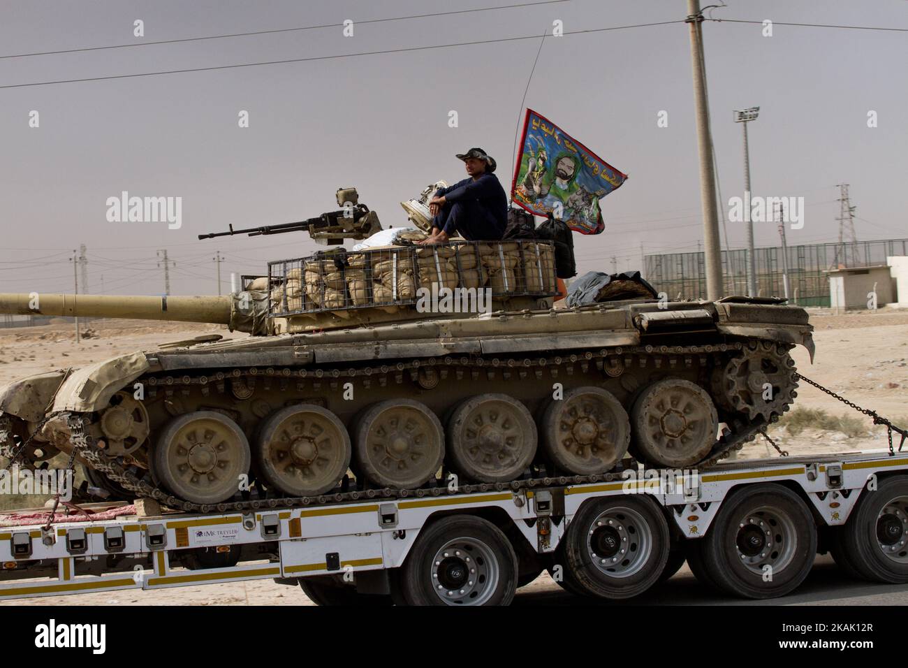 The Unit 9 of the Iraqi army is passing a crossroad in Makhmour, Iraq on their way to Ghwer on 14 December 2016. The flag is showing Ali, the Shia successor of the prophet. (Photo by Sebastian Backhaus/NurPhoto) *** Please Use Credit from Credit Field *** Stock Photo