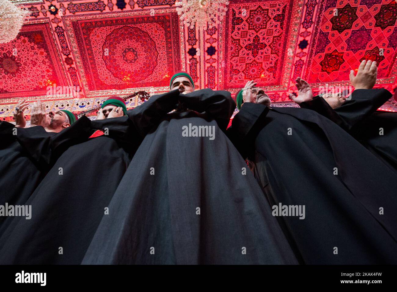 (10/28/2016) Praying Shiits in the Imam Hussein Shrine in Karbala, Iraq (Photo by Sebastian Backhaus/NurPhoto) *** Please Use Credit from Credit Field *** Stock Photo