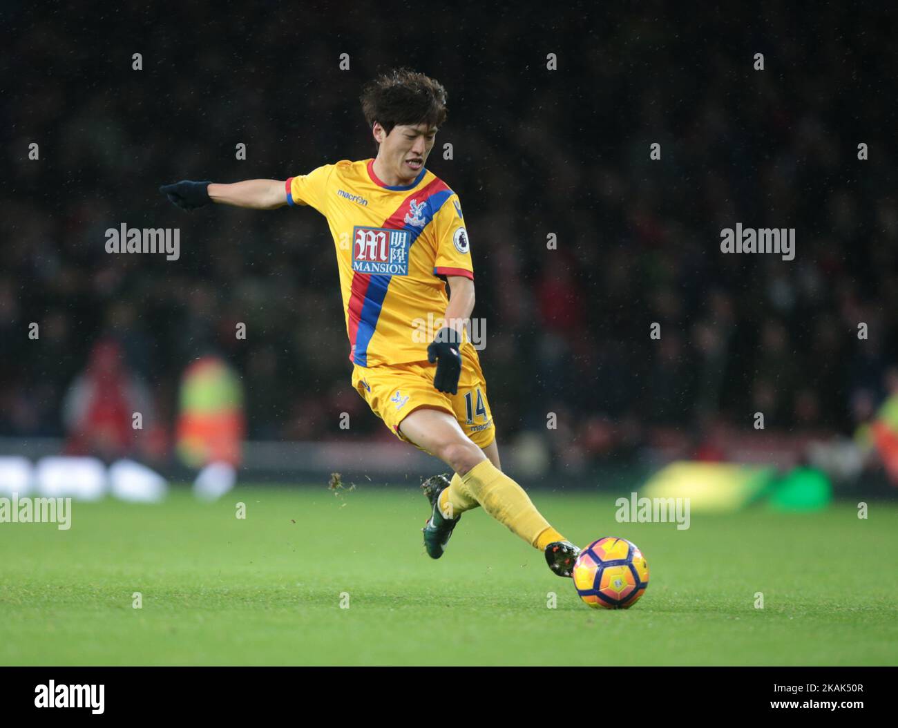 Crystal Palace's Lee Chung-Yong during the Premier League match between Arsenal and Crystal Palace at The Emirates , London on 01 Jan 2017 (Photo by Kieran Galvin/NurPhoto) *** Please Use Credit from Credit Field *** Stock Photo