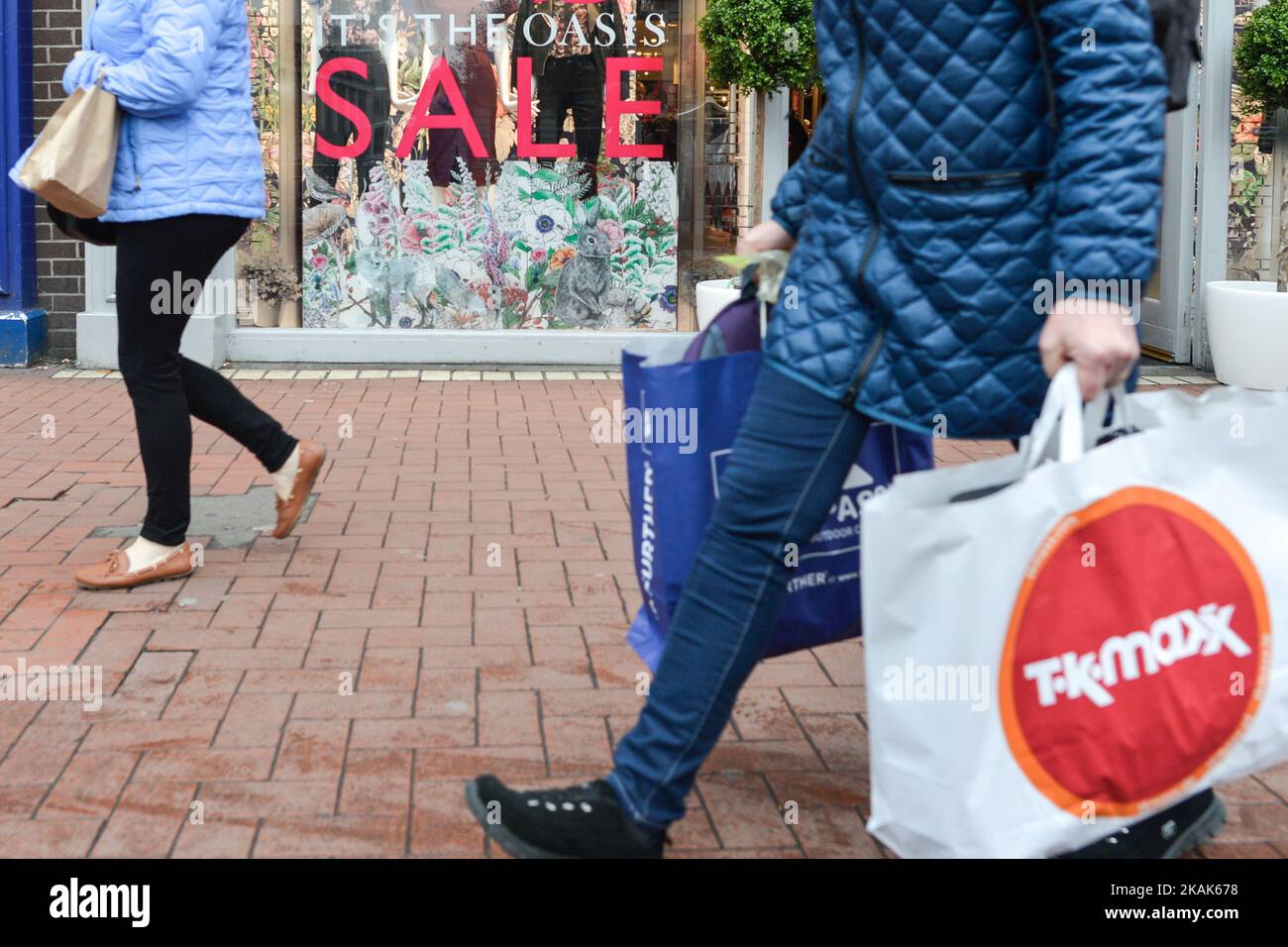 Cheap clothes shops hi res stock photography and images Alamy