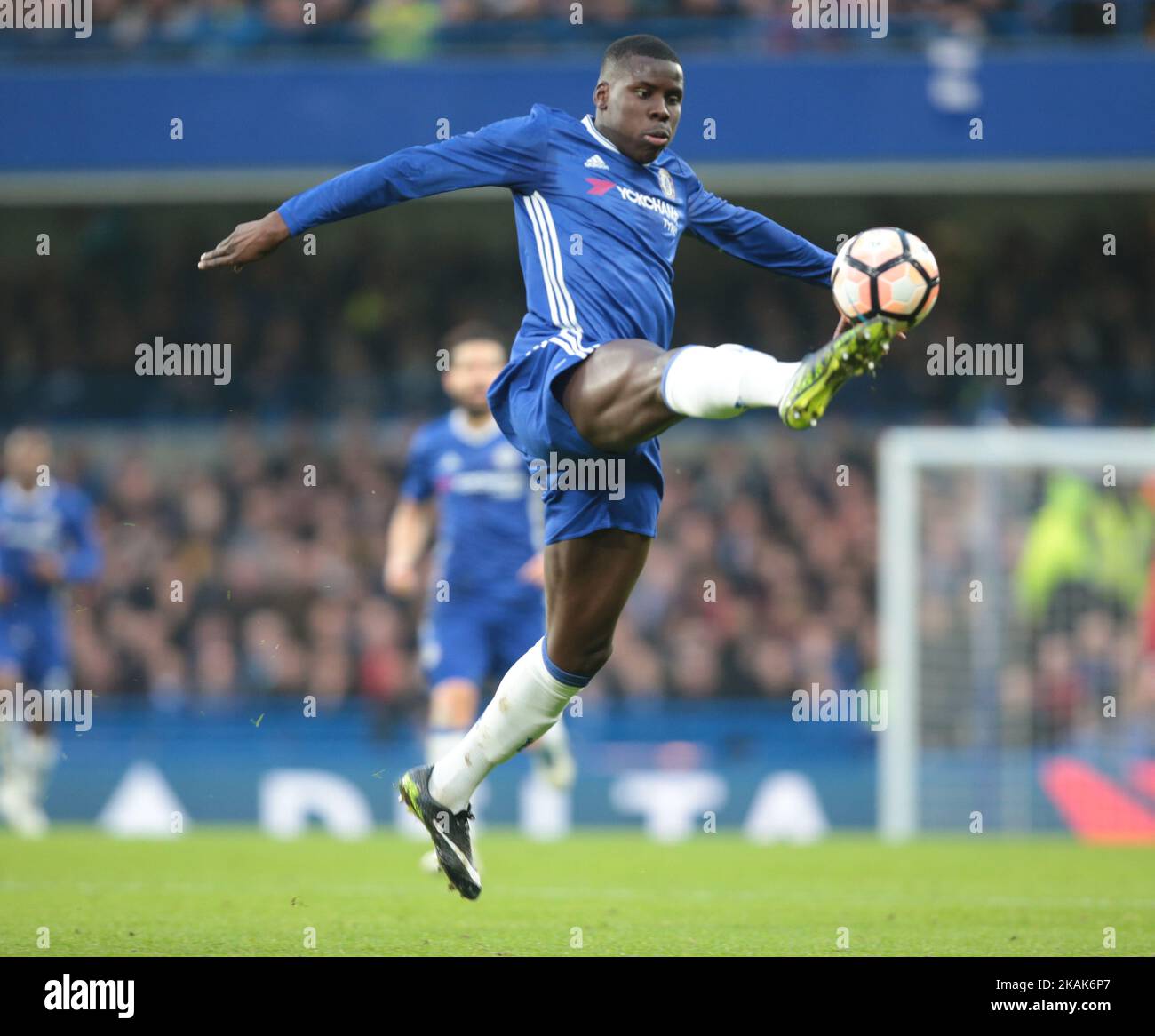 Chelsea's Kurt Zouma during The Emirates F A Cup - Third Round match between Chelsea against Peterborough United at Stamford Bridge, London, Britain - 08 Jan 2017 (Photo by Kieran Galvin/NurPhoto) *** Please Use Credit from Credit Field *** Stock Photo