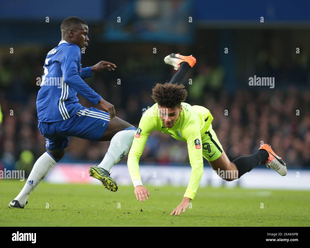 Chelsea's Kurt Zouma takes out Lee Angol of Peterborough Unitedduring The Emirates F A Cup - Third Round match between Chelsea against Peterborough United at Stamford Bridge, London, Britain - 08 Jan 2017 (Photo by Kieran Galvin/NurPhoto) *** Please Use Credit from Credit Field *** Stock Photo