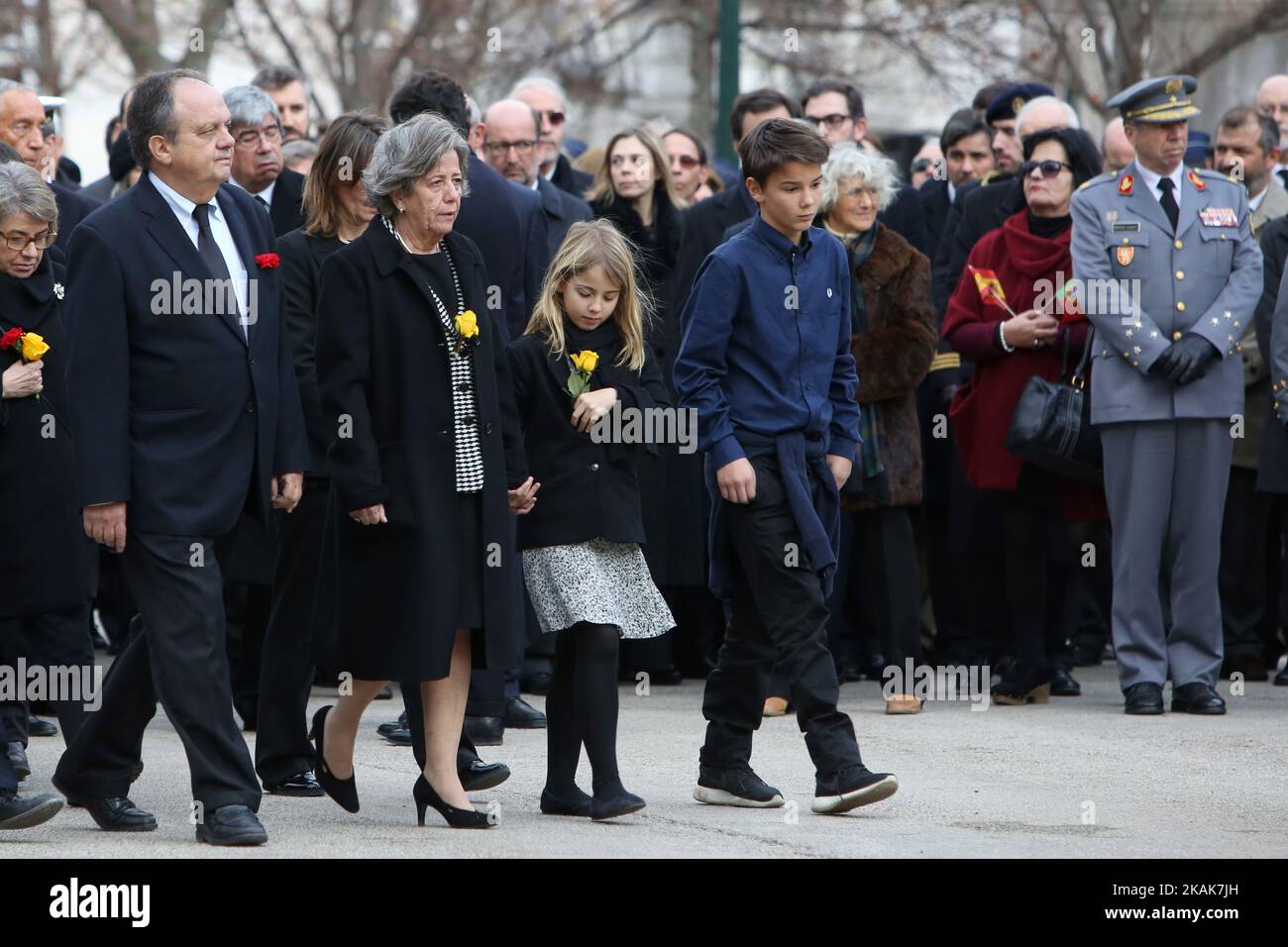 The son Joo Soares and daughter Isabel Soares (L) and grandchildren (R ) walk during the funeral of the late former Portuguese President Mario Soares at the Prazeres cemetery in Lisbon, on January 10, 2017. The founder of Portugal's Socialist Party, who served as president from 1986-96, died in hospital on January 7, 2017. ( Photo by Pedro Fiuza/NurPhoto) *** Please Use Credit from Credit Field *** Stock Photo