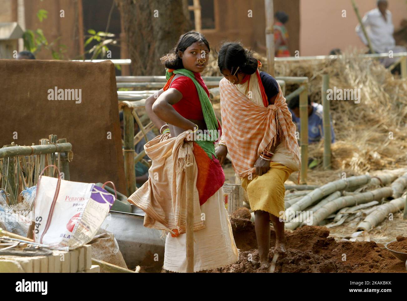 Indigenous Dongria caste tribes look near to their temporary traditional huts as they are preparing it ahead of an annual Tribal Fair, scheduled to starts on the Republic Day of India in the eastern Indian city Bhubaneswar, India, Saturday, 21 January 2017. These Dongria caste tribes live inside the Niyamgiri hills of Kalahandi district of Odisha state in India. (Photo by NurPhoto) *** Please Use Credit from Credit Field *** Stock Photo