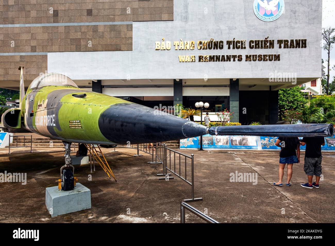 US Air Force fighter jet and visitors at War Remnants Museum, Ho Chi Minh City, Vietnam Stock Photo