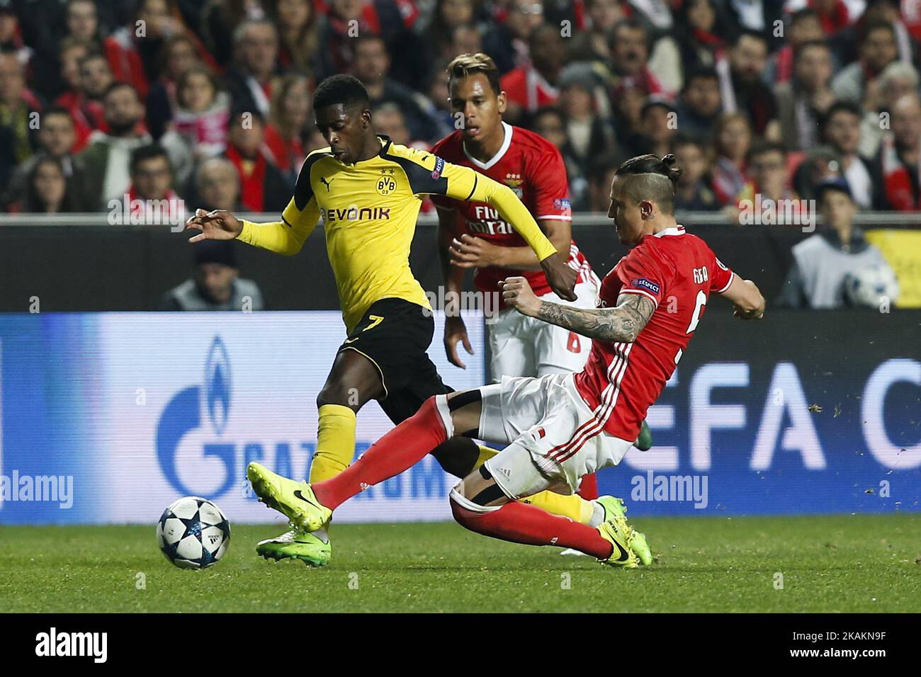 Dortmund's forward Ousmane Dembele (L) vies for the ball with Benfica's midfielder Ljubomir Fejsa (R) and Benfica's midfielder Filipe Augusto (C) during Champions League 2016/17 match between SL Benfica vs BVB Borussia Dortmund, in Lisbon, on February 14, 2017. (Photo by Carlos Palma/NurPhoto) *** Please Use Credit from Credit Field *** Stock Photo