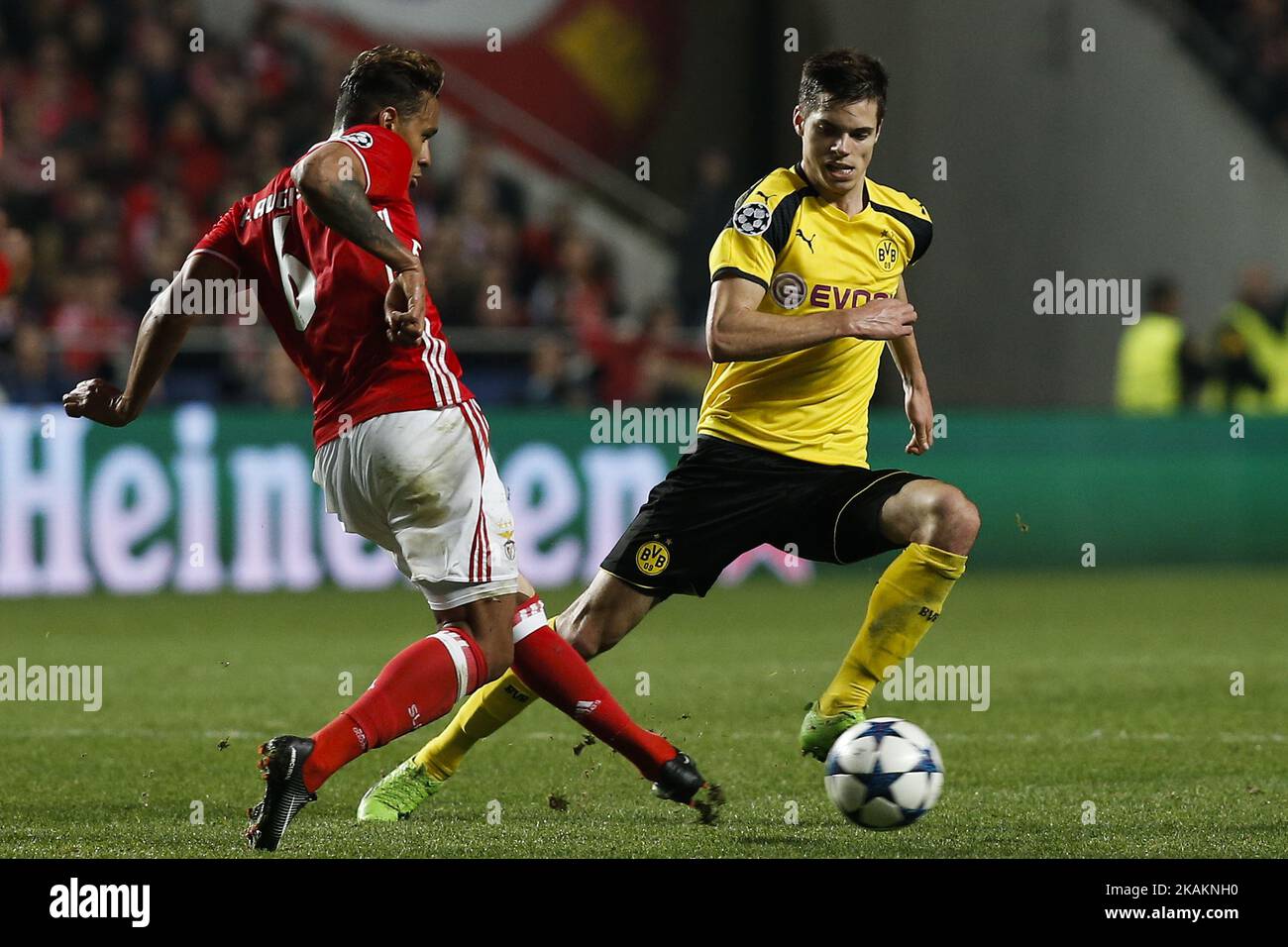 Benfica's midfielder Filipe Augusto (L) vies for the ball with Dortmund's midfielder Julian Weigl (R) during Champions League 2016/17 match between SL Benfica vs BVB Borussia Dortmund, in Lisbon, on February 14, 2017. (Photo by Carlos Palma/NurPhoto) *** Please Use Credit from Credit Field *** Stock Photo