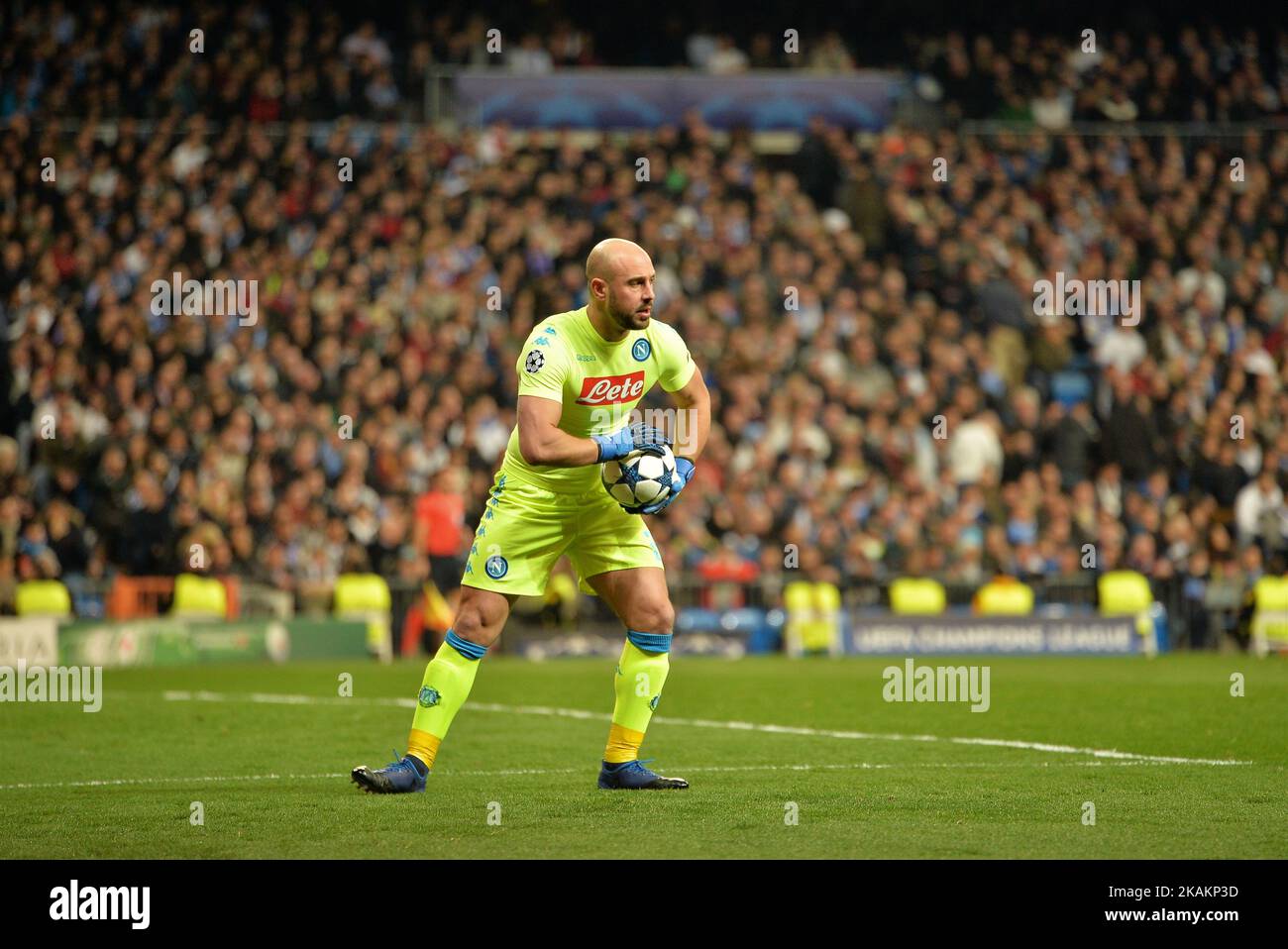 Napoli's goalkeeper Pepe Reina during the UEFA Champions League Round of 16 first leg match between Real Madrid CF and SSC Napoli at Estadio Santiago Bernabeu on February 15, 2017 in Madrid, Spain. (Photo by Isa Saiz/NurPhoto) *** Please Use Credit from Credit Field *** Stock Photo