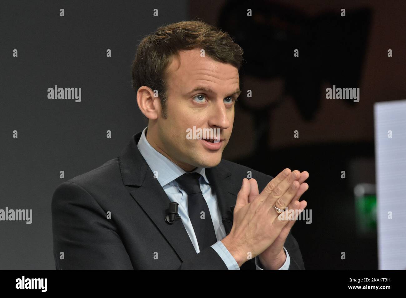French presidential election candidate for the En Marche ! movement Emmanuel Macron delivers a speech during a meeting focused on health organised by La Mutualite Francaise at the Palais Brongniart in Paris on February 21, 2017. (Photo by Julien Mattia/NurPhoto) *** Please Use Credit from Credit Field *** Stock Photo