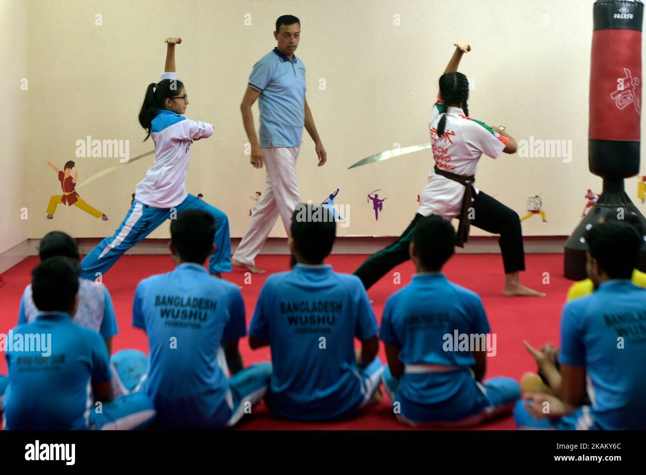 Dhaka. 3rd Nov, 2022. Students learn sword handling skills during a