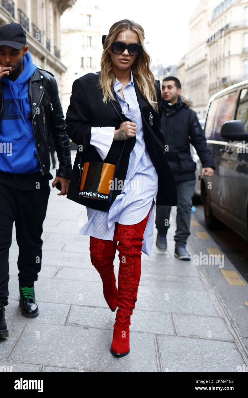 Singer Rita Ora seen leaving the restaurant L'Avenue in Paris, France, on March 7, 2016. (Photo by Mehdi Taamallah/NurPhoto) *** Please Use Credit from Credit Field *** Stock Photo