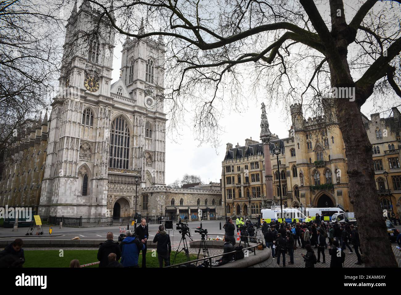 Journalists and police officiers near Westminster Abbey in London, on March 23, 2017. Police continue investigations after the terror attack in London yesterday in which a car was driven into pedestrians on Westminster Bridge and then into railings outside the Houses of Parliament, where a knifeman stabbed a police officer named as PC Keith Palmer, who subsequently died from his injuries. The attacker also died after security forces shot him. Two other people died in the incident and approx 40 were injured, some 'catastrophically'. A woman was pulled alive from the Thames after reportedly jump Stock Photo