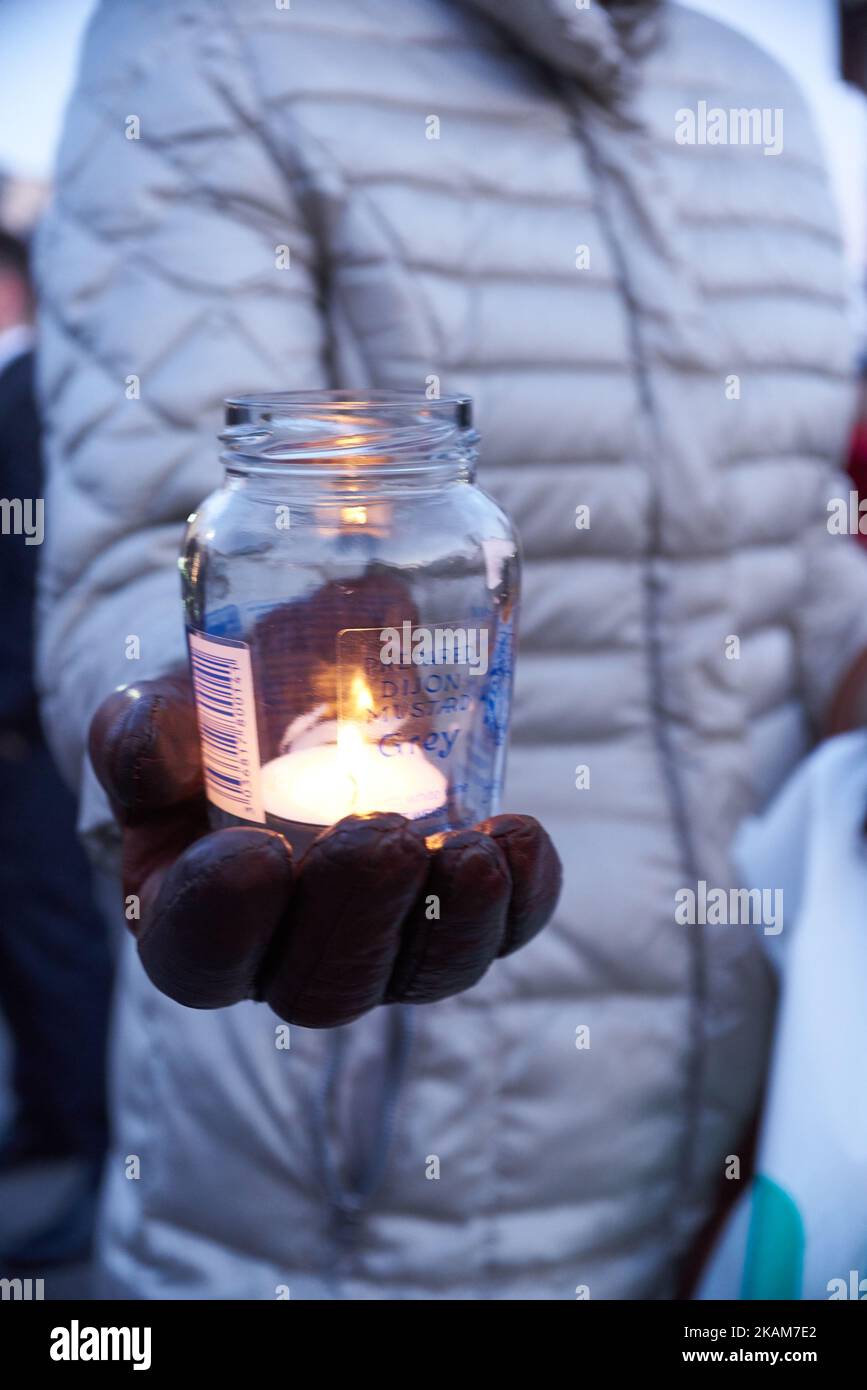 Vigil in Trafalgar Square in central London on March 23, 2017 in solidarity with the victims of the March 22 terror attack at the British parliament and on Westminster Bridge. Britain's parliament reopened on Thursday with a minute's silence in a gesture of defiance a day after an attacker sowed terror in the heart of Westminster, killing three people before being shot dead. Sombre-looking lawmakers in a packed House of Commons chamber bowed their heads and police officers also marked the silence standing outside the headquarters of London's Metropolitan Police nearby. (Photo by Karyn Louise/N Stock Photo