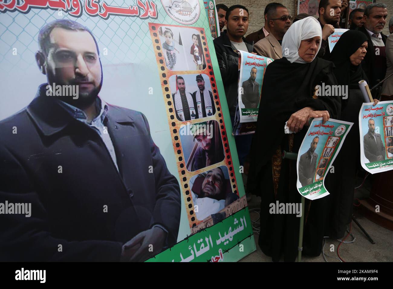 Palestinians take part in condolences of Hamas official, Mazen Faqha who was freed by Israel in a 2011 prisoner swap after shot dead by gunmen yesterday in Gaza City on March 27, 2017. (Photo by Majdi Fathi/NurPhoto) *** Please Use Credit from Credit Field *** Stock Photo