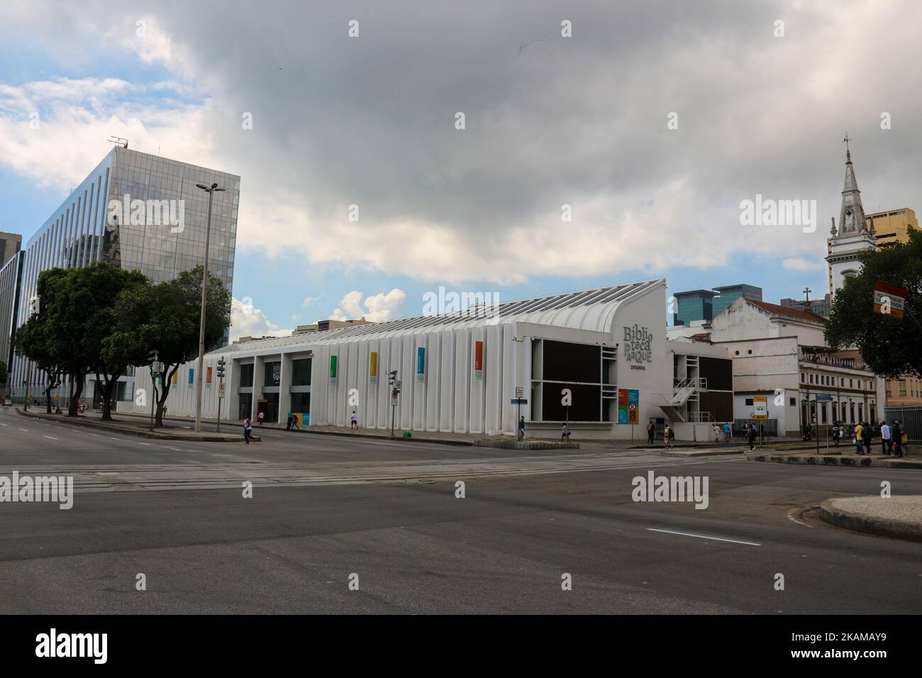 Rio de Janeiro, Brazil, March 30, 2017: The financial crisis caused by the corruption scandals involving the Government of the State of Rio de Janeiro affects the population in the most varied segments of society. In this image the Library Park, an innovative project of libraries that have audio and video studios, equipment for disabled people can read, a large collection of books in Braille and audiobooks, accessibility for wheelchair users, theater and solar energy lighting the building. The site has been closed since December 2016, with no plans to reopen. The 'Biblioteca Parque' is located Stock Photo