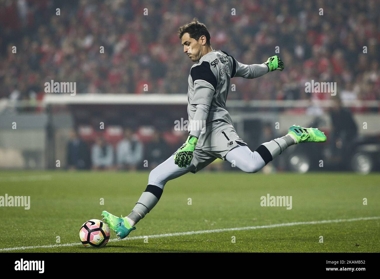 Porto's goalkeeper Iker Casillas in action during Premier League 2016/17 match between SL Benfica vs FC Porto, in Lisbon, on April 1, 2017. (Photo by Carlos Palma/NurPhoto) *** Please Use Credit from Credit Field *** Stock Photo
