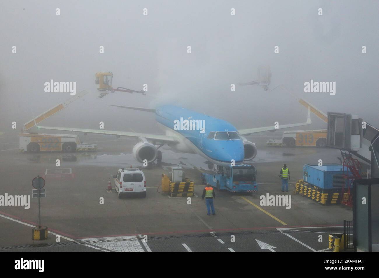 Various images during a misty day inside the airport terminal, the gates, outside of the terminal and the apron with various airplanes and airlines in Amsterdam international airport, Schiphol. Schiphol is the largest airport in the Netherlands and one the most important in Europe with 63,6 million passengers per year. (Photo by Nicolas Economou/NurPhoto) *** Please Use Credit from Credit Field *** Stock Photo