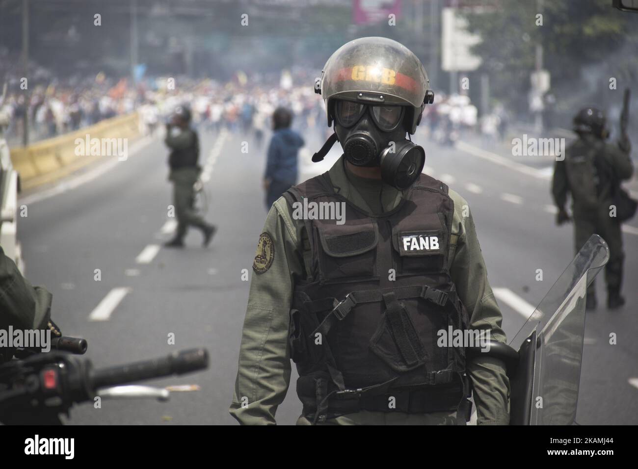 A member of FANB (Fuerzas Armadas de Venezuela) during a march against Venezuelan President Nicolas Maduro, in Caracas on April 19, 2017. Venezuelans took to the streets Wednesday for massive demonstrations for and against President Nicolas Maduro, whose push to tighten his grip on power has triggered deadly unrest that has escalated the country's political and economic crisis. (Photo by Richard Gonzalez/NurPhoto) *** Please Use Credit from Credit Field *** Stock Photo