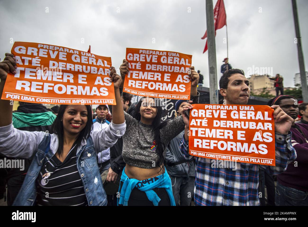 Demonstrators take part in a national strike against a labour and social welfare reform bill that the government of President Michel Temer intends to pass, in Sao Paulo, Brazil, on April 28, 2017. Major transportation networks schools and banks were partially shut down across much of Brazil on Friday in what protesters called a general strike against austerity reforms in Latin America's biggest country.(Photo: Cris Faga/ Con) (Photo by Cris Faga/NurPhoto) *** Please Use Credit from Credit Field *** Stock Photo