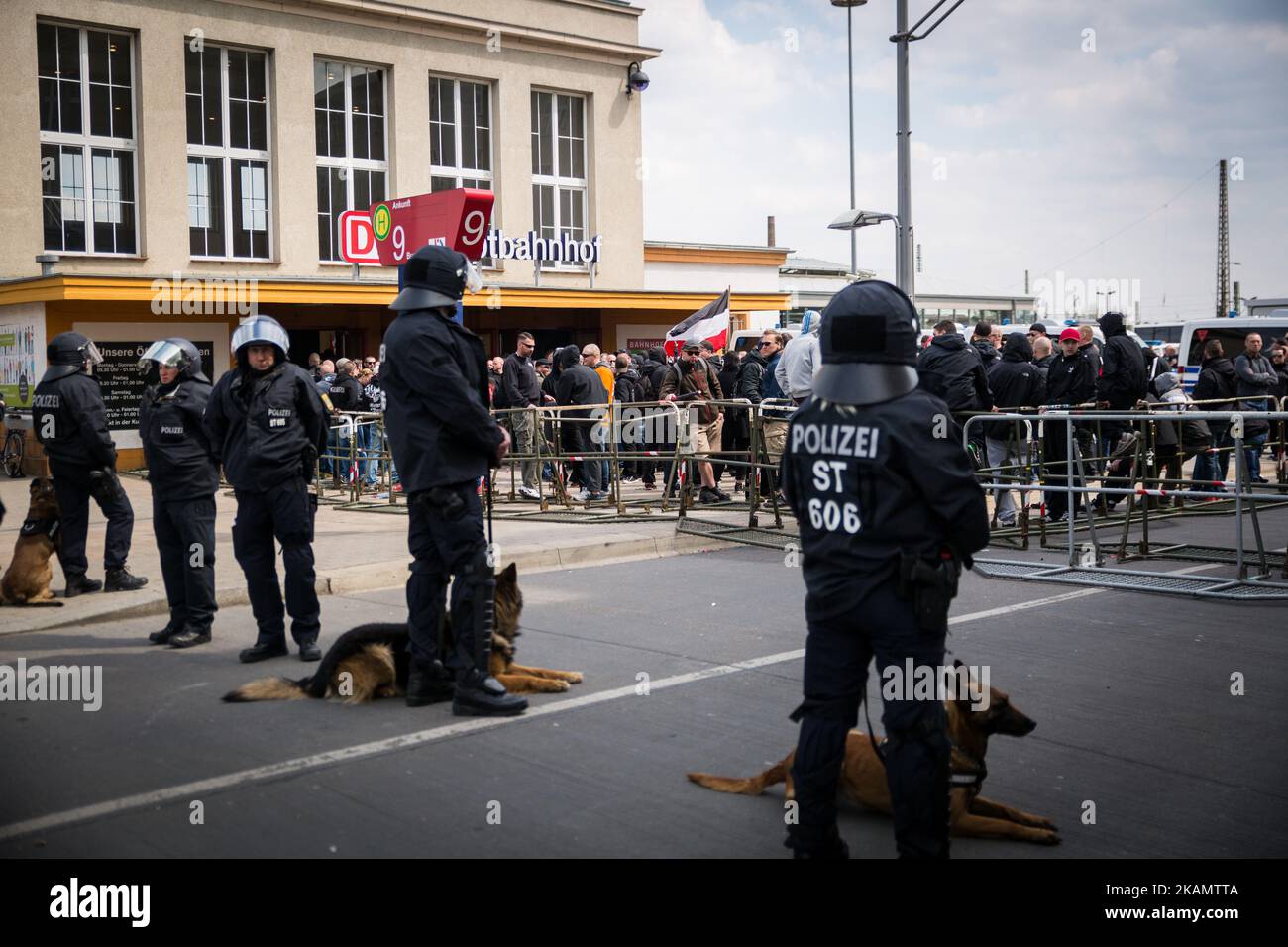 Neonazi demonstration blocked in Halle, Germany, on 1st May 2017. The far right party Die Rechte (The right) wanted to demonstrate through halle on may first. The 500 hundred neonazis got blocked by more than 4000 counter demonstrators due to civil unrest at the central station. Small groups of neonazis clashed with counter protestors after the demonstration. The police had to divide both groups with force. (Photo by David Speier/NurPhot *** Please Use Credit from Credit Field *** Stock Photo