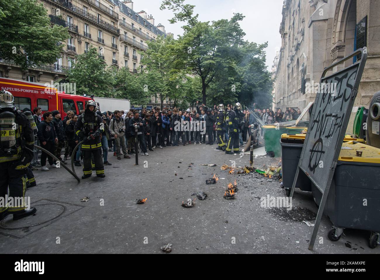 Parisian students'demonstration against the French presidential elections, in Paris, on May 5, 2017. (Photo by Guillaume Pinon/NurPhoto) *** Please Use Credit from Credit Field *** Stock Photo