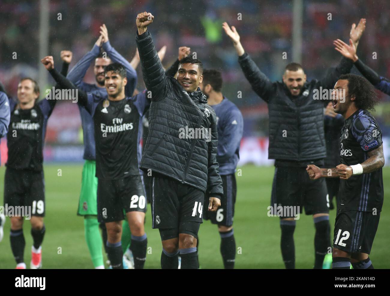 Real Madrid's players celebrate at the end of the UEFA Champions League ...