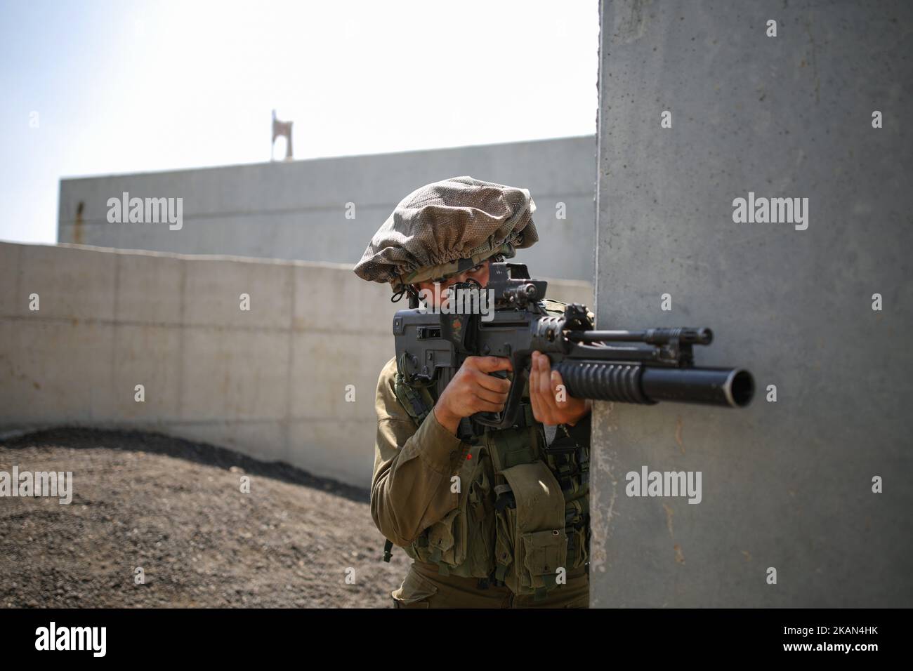 An Israeli soldier of the Golani Brigade takes part in an urban warfare drill at a mock village in the Elyakim army base, Northern Israel, May 16, 2017. (Photo by Corinna Kern/NurPhoto) *** Please Use Credit from Credit Field *** Stock Photo