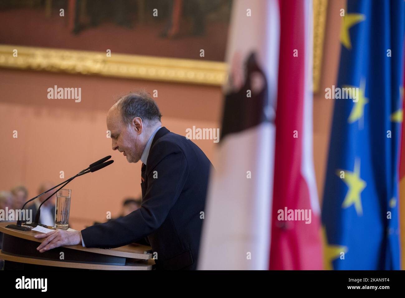 Journalist Dietrich Hahn speaks during the Otto-Hahn Peace Medal awarding ceremony at the town hall in Berlin, Germany on May 25, 2017. Melinda Gates is getting awarded with the Otto-Hahn Peace Medal for her philanthropic activity against poverty and sickness in the world through The Bill & Melinda Gates Foundation. (Photo by Emmanuele Contini/NurPhoto) *** Please Use Credit from Credit Field *** Stock Photo