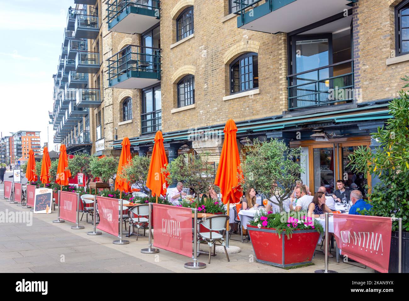 Outdoor terrace, Cantina del Ponte Italian restaurant, Butlers Wharf, Bermondsey, The London Borough of Southwark, Greater London, England, United Kin Stock Photo