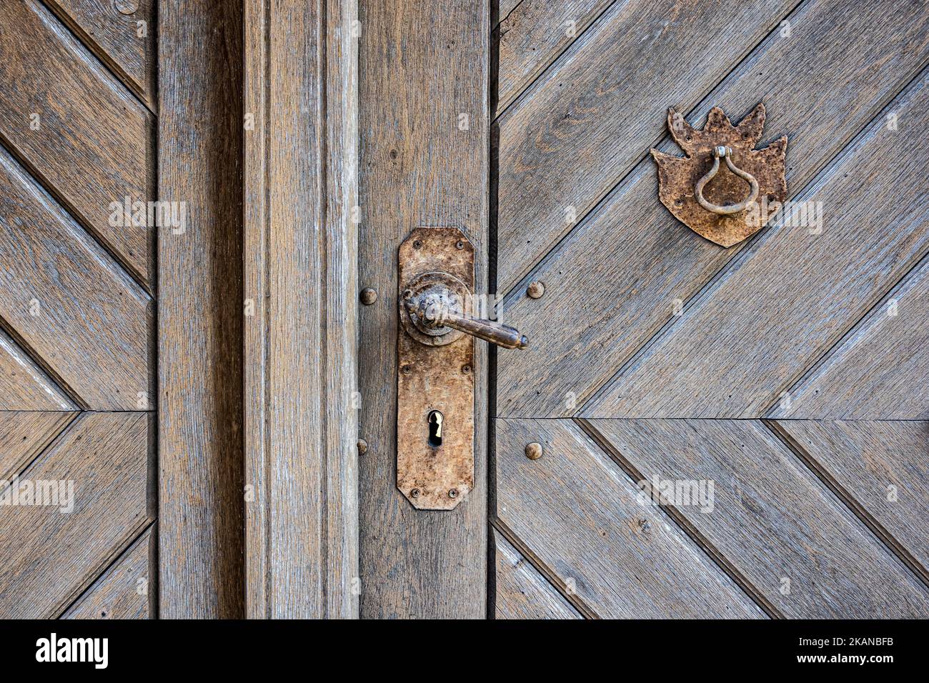 Old wooden door with rusty door handle and knocker Stock Photo Alamy