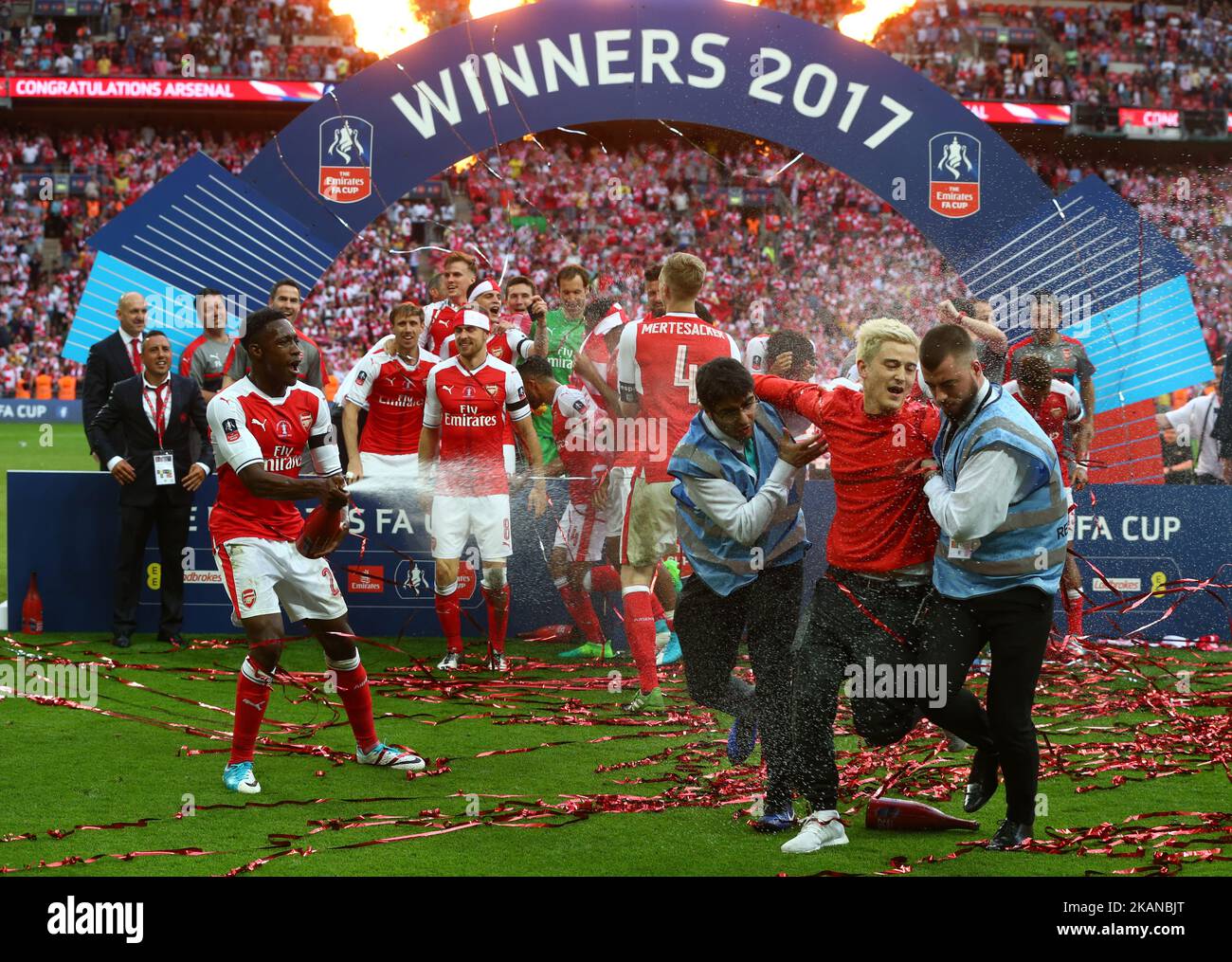 The arsenal team celebrate with the fa cup hi-res stock photography and  images - Alamy